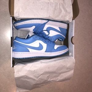 Women’s Jordan 1 low UNC